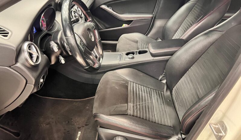 
								Mercedes-Benz GLA 220 GLA 220 d Automatic 4Matic Premium full									