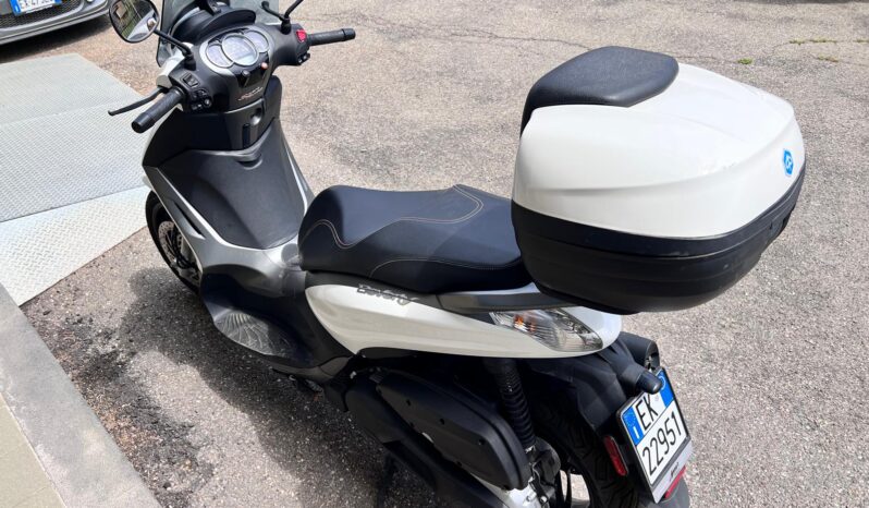 
								Piaggio Beverly 350 Sport Touring full									