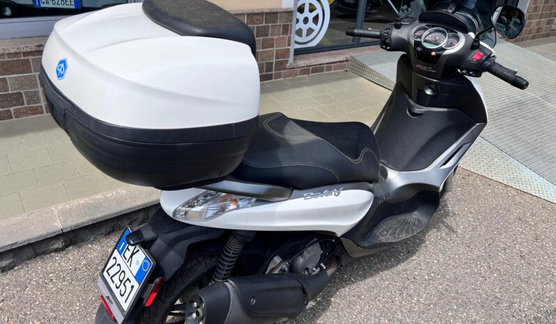 
								Piaggio Beverly 350 Sport Touring full									