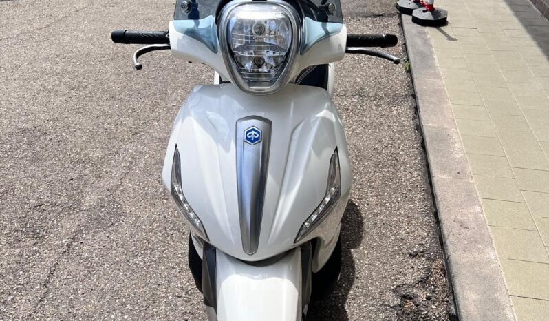 
								Piaggio Beverly 350 Sport Touring full									