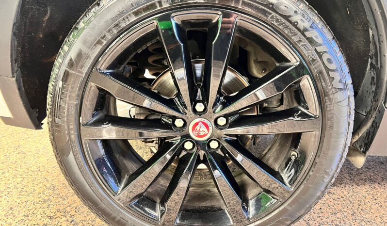 
								Jaguar E-Pace 2.0D 150 CV AWD aut. R-Dynamic S full									