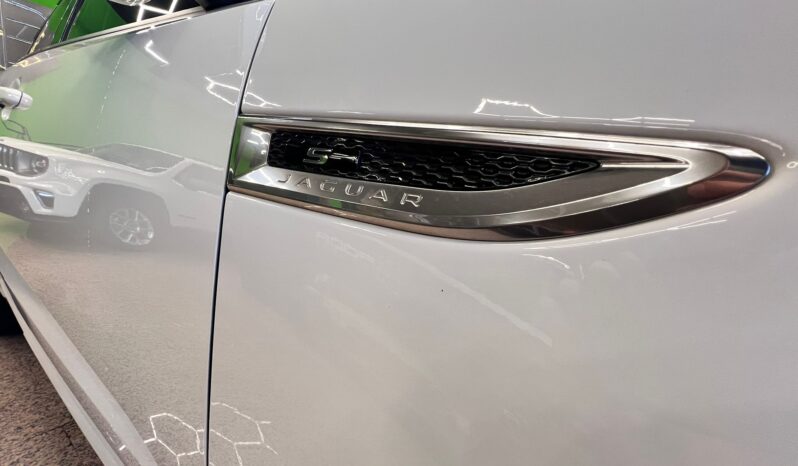 
								Jaguar E-Pace 2.0D 150 CV AWD aut. R-Dynamic S full									