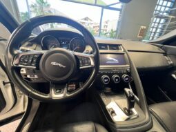 
										Jaguar E-Pace 2.0D 150 CV AWD aut. R-Dynamic S full									