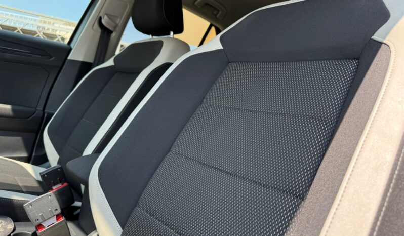 
								Volkswagen T-Roc 1.6 TDI SCR Advanced BlueMotion Technology full									