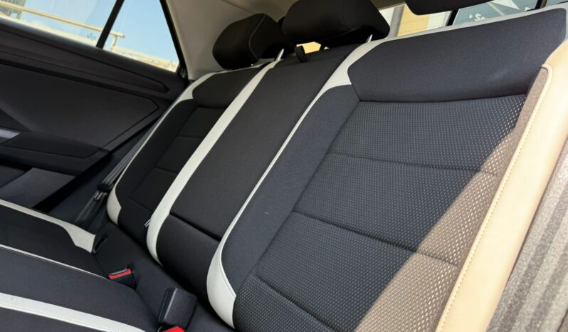 
								Volkswagen T-Roc 1.6 TDI SCR Advanced BlueMotion Technology full									