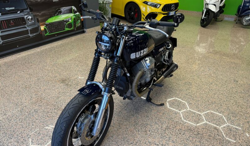 
								Moto Guzzi Nevada 750 full									