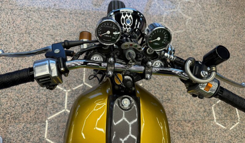 
								Suzuki GS 550 E full									