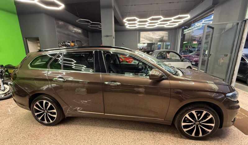 
								Fiat Tipo 1.6 Mjt SW 5 porte S-Design full									