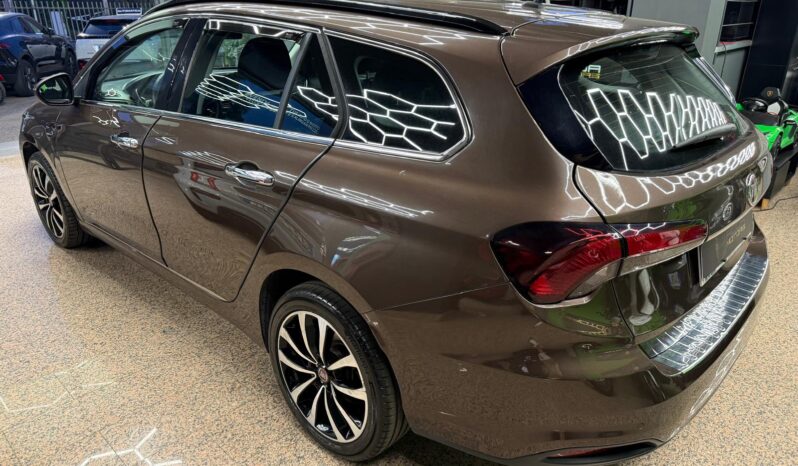 
								Fiat Tipo 1.6 Mjt SW 5 porte S-Design full									