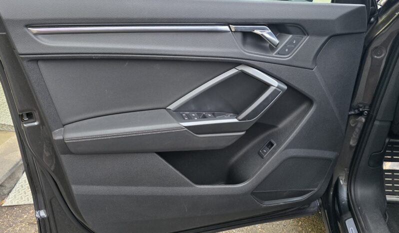 
								Audi Q3 40 TDI CON TETTO quattro S tronic line edition full									