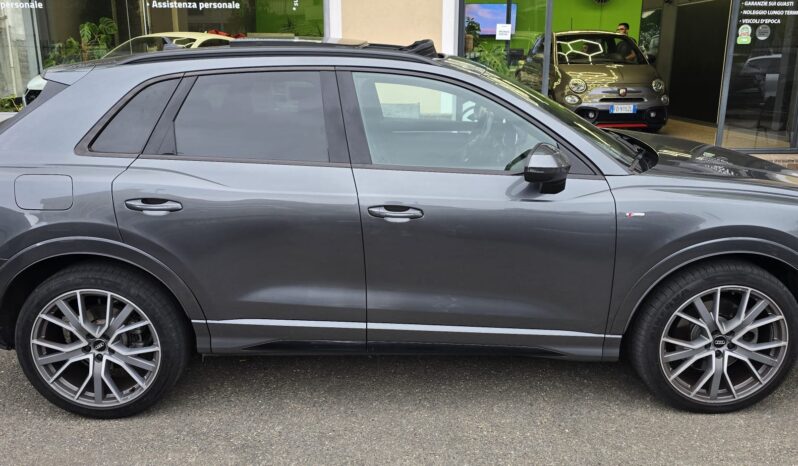 
								Audi Q3 40 TDI CON TETTO quattro S tronic line edition full									