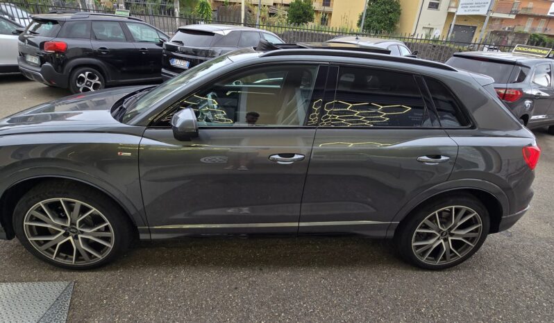 
								Audi Q3 40 TDI CON TETTO quattro S tronic line edition full									